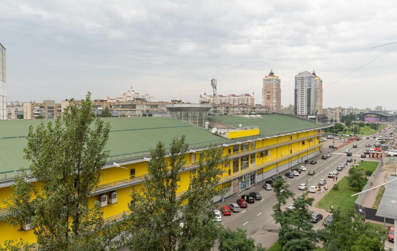 Світла, Комфортна Квартира Біля Метро Мінська Киев Екстериор снимка